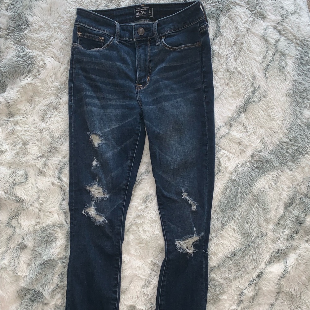 abercrombie and fitch ripped skinny jeans